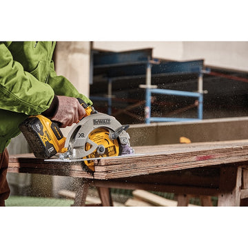 DEWALT XR Power Detect 20-volt Max 7-1/4-in Cordless Circular Saw
